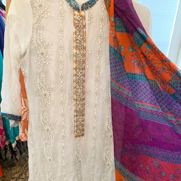 white fancy dresses pakistani